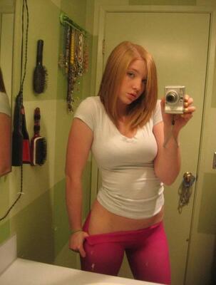 Изображение помечено: Busty, Redhead, Mirror, Selfie