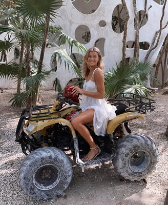 Изображение помечено: Skinny, Abby Neff, American, Blonde, Legs, Cute