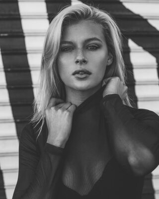 Изображение помечено: Skinny, Abby Neff, Black and White, Blonde, American, Cute, Safe for work