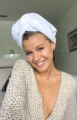 Изображение помечено: Skinny, Abby Neff, Blonde, American, Cute, Selfie, Smiling