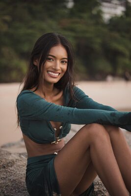 Изображение помечено: Skinny, Alisa Arunahiran, Asian, Beach, Brunette, Eyes, Legs, Smiling, Thai, Cute
