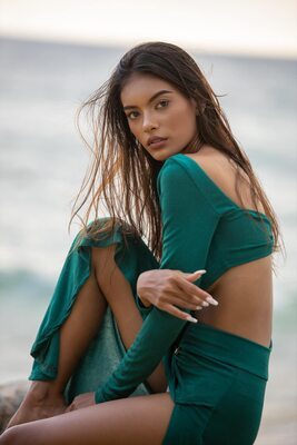 Изображение помечено: Skinny, Alisa Arunahiran, Asian, Beach, Brunette, Eyes, Legs, Thai, Cute