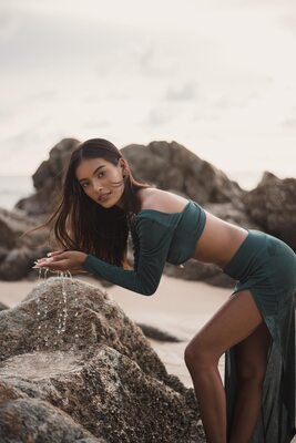 Изображение помечено: Skinny, Alisa Arunahiran, Asian, Beach, Brunette, Legs, Thai, Cute