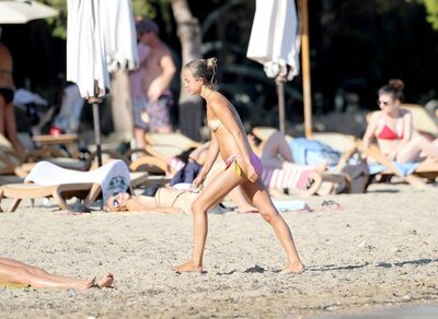 Изображение помечено: Skinny, Amelia Windsor, Blonde, Beach, Celebrity - Star, English, Monokini, Small Tits