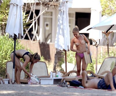 Изображение помечено: Skinny, Amelia Windsor, Blonde, English, Legs, Sexy Wallpaper, Celebrity - Star, Small Tits, Tummy