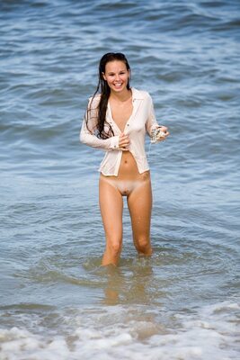 Изображение помечено: Skinny, American, Aria A, Beach, Brunette, Kevin Roberts, Legs, MET Art, Smiling, Vita, Cute, Pussy, Small Tits, Tummy