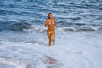 Изображение помечено: Skinny, American, Aria A, Beach, Brunette, Kevin Roberts, MET Art, Sexy Wallpaper, Smiling, Vita, Cute, Small Tits, Tummy