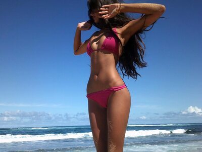 Изображение помечено: Skinny, American, Beach, Bikini, Brunette, Meeya Dugied, Sexy Wallpaper, Cute, Tummy