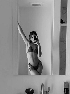 Picture tagged with: Skinny, American, Bikini, Black and White, Brunette, Emily - emilyycutiexo, Mirror, Selfie, Cute, Tummy