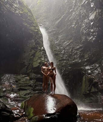 Изображение помечено: Skinny, American, Bikini, Blonde, Legs, Nature, Scarlett Leithold, 2 girls, Cute, Tummy, Waterfall