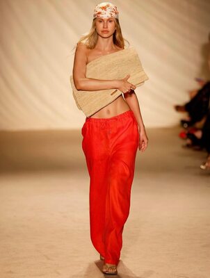 Изображение помечено: Skinny, American, Blonde, Scarlett Leithold, Cute, Tummy