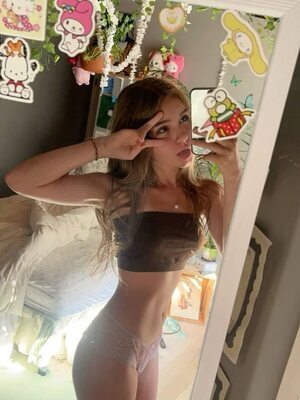 Picture tagged with: Skinny, American, Brunette, Emily - emilyycutiexo, Eyes, Selfie, Cute, Tummy