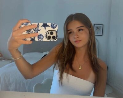 Picture tagged with: Skinny, American, Brunette, Emily - emilyycutiexo, Eyes, Selfie, Cute