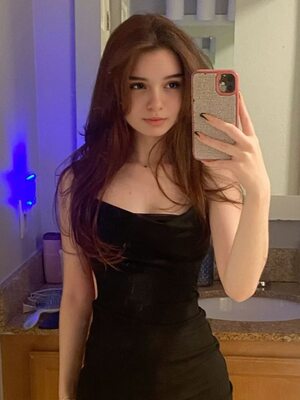 Picture tagged with: Skinny, American, Brunette, Emily - emilyycutiexo, Eyes, Selfie, Cute