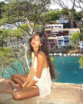Изображение помечено: Skinny, American, Brunette, Eyes, Feet, Legs, Meeya Dugied, Cute
