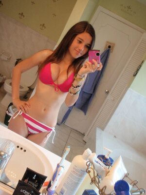 Изображение помечено: Skinny, Angie Varona, Brunette, Busty, Bikini, Cute, Mirror, Selfie, Tummy