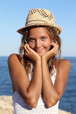 Изображение помечено: Skinny, Basereth, Blonde, Katya Clover - Mango A, MET Art, Cute, Eyes, Face, Hat, Nature, Russian, Safe for work, Smiling