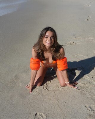 Изображение помечено: Skinny, Beach, Bikini, Brunette, Fit, Ice Lolly Lauren - Lauren Lee - lauren111, Cute