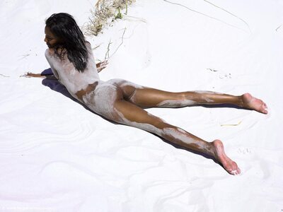 Изображение помечено: Skinny, Black, Hegre Art, Naomi, Beach, Feet, Legs