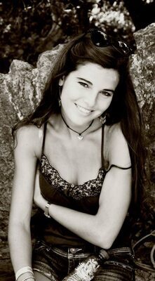 Изображение помечено: Skinny, Black and White, Brunette, Caterina, Eyes, Italian, Cute, Safe for work, Smiling