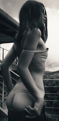 Изображение помечено: Skinny, Black and White, Brunette, Chloe Lewis - newchloe18, Ass - Butt, Canadian