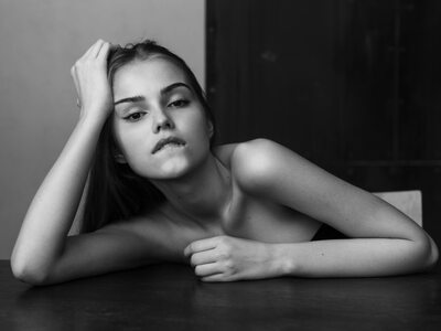 Изображение помечено: Skinny, Black and White, Brunette, Miya, Cute, Eyes, Sexy Wallpaper