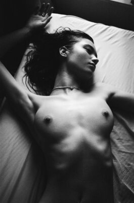 Изображение помечено: Skinny, Black and White, Brunette, Russian, Victoria Kosenkova, Boobs, Cute, Tummy