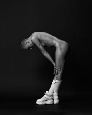 Изображение помечено: Skinny, Black and White, Roman Filippov, Art, Legs