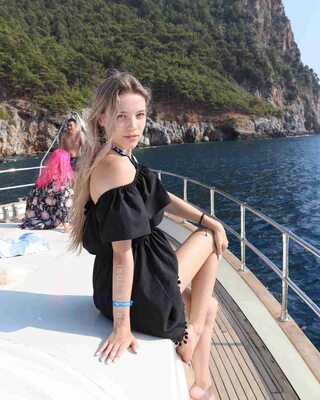 Изображение помечено: Skinny, Blonde, Boat, Eyes, Feet, Legs, Viktoriya Dorofeeva - Rare Tori - Red Royz, Cute