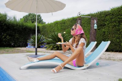 Изображение помечено: Skinny, Blonde, Cafe Society, Feet, Katya Clover - Mango A, Legs, Russian, Sexy Wallpaper, Wine, katya-clover.com, Cute, Pool, Safe for work