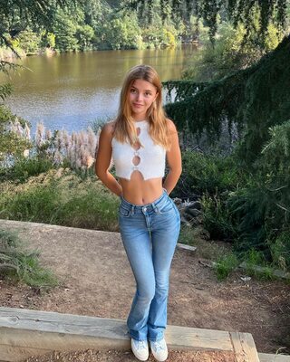 Изображение помечено: Skinny, Blonde, Darya Komarova, Cute, Nature, Smiling, Tummy, Ukrainian