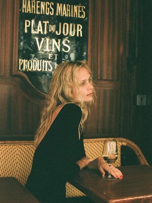 Изображение помечено: Skinny, American, Blonde, Delilah Summer Parillo, Wine, Cute, Safe for work