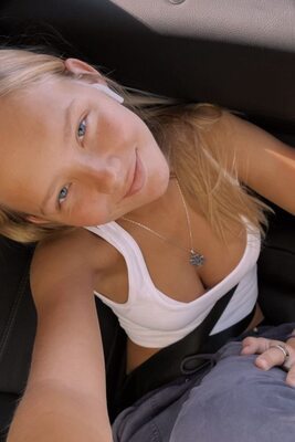 Изображение помечено: Skinny, Blonde, Eyes, Selfie, Smiling, What is her name, Cute