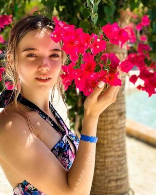 Изображение помечено: Skinny, Blonde, Eyes, Viktoriya Dorofeeva - Rare Tori - Red Royz, Cute, Face, Pool, Safe for work