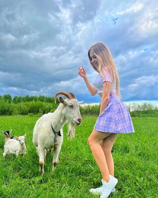 Изображение помечено: Skinny, Blonde, Lera Buns - Valeriia Makusheva - Valeria Titova, Cute, Goat, Legs, Nature, Russian, Smiling