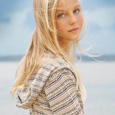 Изображение помечено: Skinny, Blonde, Morgan Cryer, American, Cute, Eyes