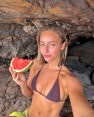 Изображение помечено: Skinny, Blonde, Paula Díez, Bikini, Cute, Eyes, Selfie, Tummy