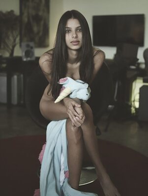 Изображение помечено: Skinny, Bruna Lírio, Brunette, Brazilian, Celebrity - Star, Cute, Eyes, Legs