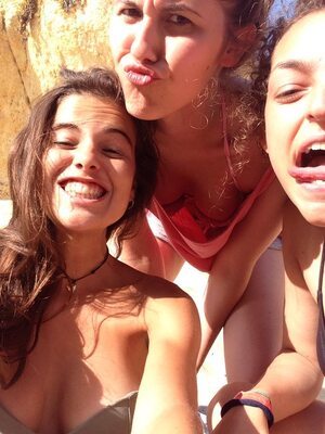 Изображение помечено: Skinny, Brunette, Caterina, Smiling, Tongue, 3 girls, Cute, Funny