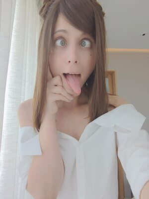 Изображение помечено: Skinny, Brunette, Chloe Lewis - newchloe18, Canadian, Cute, Eyes, Funny, Tongue