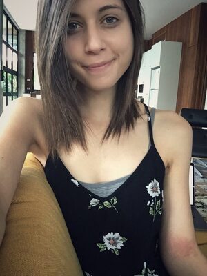 Изображение помечено: Skinny, Brunette, Chloe Lewis - newchloe18, Canadian, Cute, Safe for work