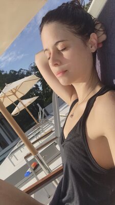 Изображение помечено: Skinny, Brunette, Chloe Lewis - newchloe18, Canadian, Cute