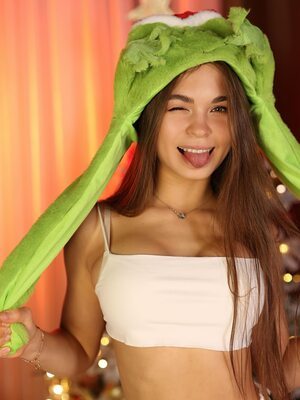 Изображение помечено: Skinny, Brunette, Christmas, Eyes, Lera Buns - Valeriia Makusheva - Valeria Titova, Russian, Smiling, Tongue, Cute