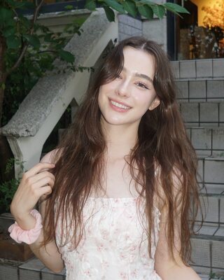 Изображение помечено: Skinny, Brunette, Dasha Taran, Cute, Eyes, Russian, Safe for work, Smiling