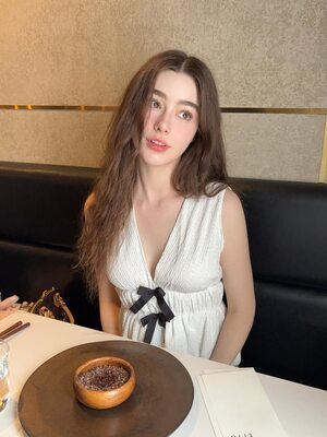 Изображение помечено: Skinny, Brunette, Dasha Taran, Cute, Eyes, Russian, Shy