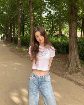 Изображение помечено: Skinny, Brunette, Dasha Taran, Cute, Nature, Piercing, Russian, Smiling, Tummy