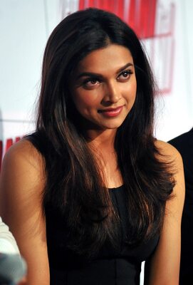 Picture tagged with: Skinny, Brunette, Deepika Padukone, Eyes, Indian, Celebrity - Star, Safe for work