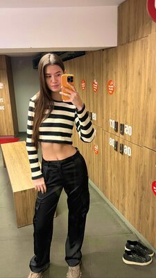 Изображение помечено: Skinny, Brunette, Evelin Elle, Cute, Russian, Selfie, Small Tits, Tummy