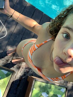 Изображение помечено: Skinny, Brunette, Eyes, Feet, Selfie, Tongue, Wet, Cute, Pool