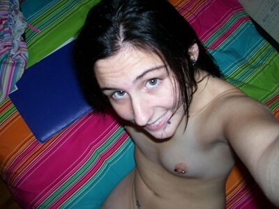 Изображение помечено: Skinny, Brunette, Eyes, Piercing, Selfie, Sexy Wallpaper, Smiling, Flat chested, Small Tits, Tummy